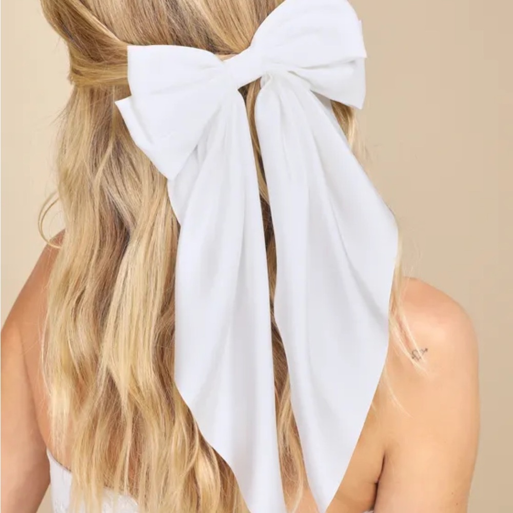 Lulu's White Oversized Hair Bow Accessory